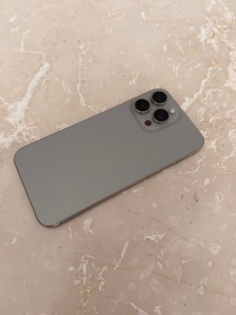 Iphone 15 pro max - 256 GB Titanium, Télécoms, Téléphonie mobile | Accessoires & Pièces, Enlèvement, Utilisé