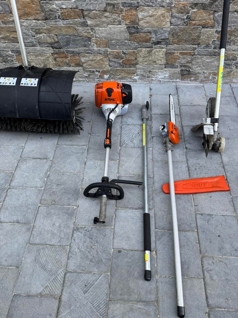 Stihl Combi système KM130R avec plusieurs outils  comme NEUF, Ophalen, Zo goed als nieuw