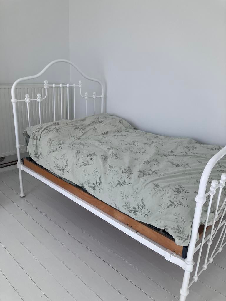 Meisjes bed met spijlen, Ophalen, Gebruikt, Wit, 190 cm of minder