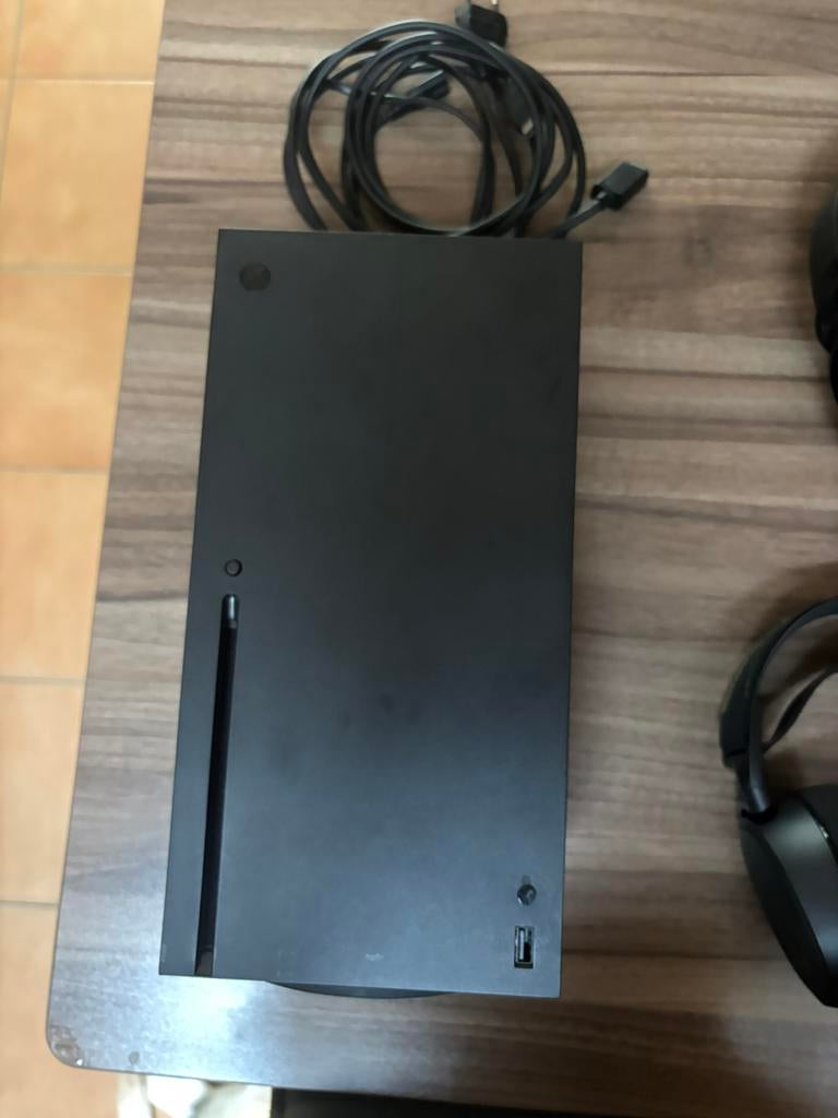 Xbox series X met 1 controller en 2 headsets, Ophalen, Zo goed als nieuw