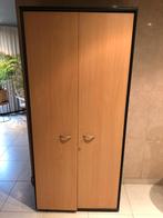 kleerkast en bureau, Ophalen