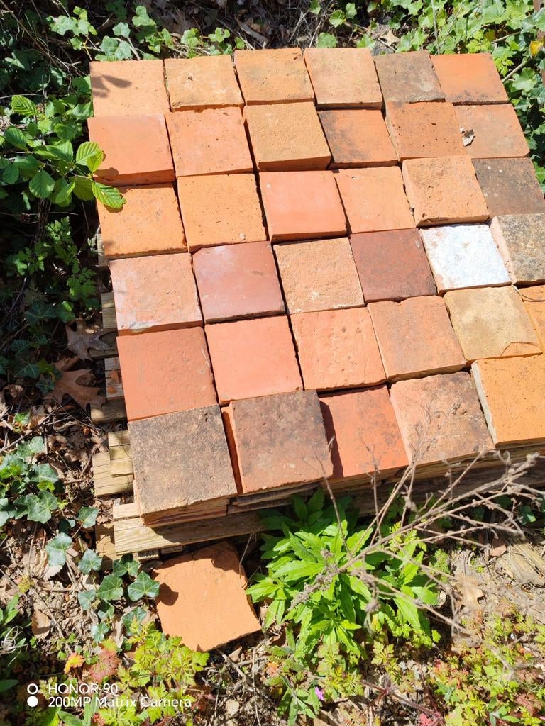 Les carreaux de terre cuite anciens (14 x 14) sont également, Enlèvement