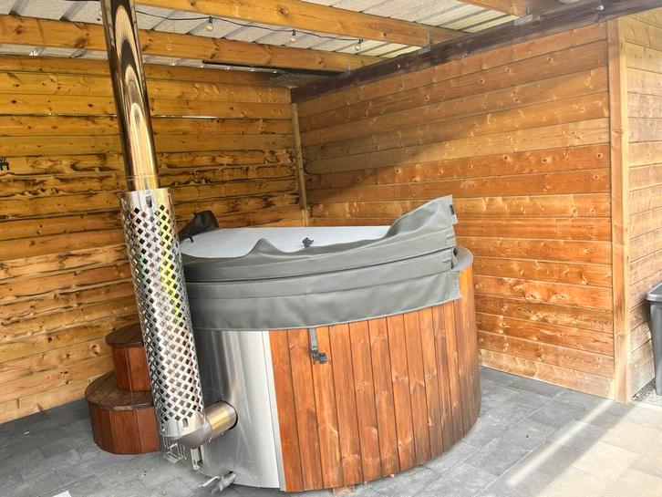 Hottub, Jardin & Terrasse, Bains à remous et Spas, Comme neuf, Fixé, Couverture, Filtre, Escalier, Enlèvement