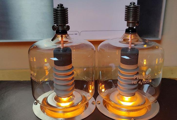 2 DHT's van Philips 1kW vermogen per stuk!, Audio, Tv en Foto, Buizenversterker, Buis of Buizen, Ophalen