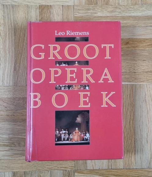 Groot operaboek, ultiem naslagwerk van Leo Riemens, Livres, Musique, Utilisé, Autres sujets/thèmes, Envoi