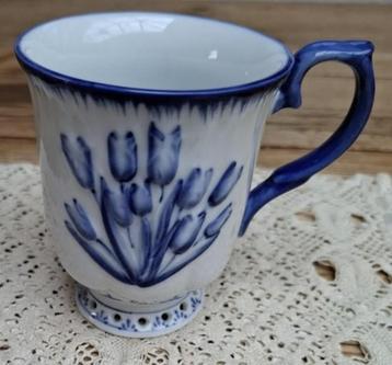 Zeldzame Delftware mok, blauwe tulpjes, Royal Twickel, Enlèvement ou Envoi, Comme neuf, Autres styles, Porcelaine