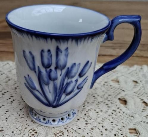Zeldzame Delftware mok, blauwe tulpjes, Royal Twickel, Huis en Inrichting, Keuken | Servies, Zo goed als nieuw, Kop(pen) en/of Schotel(s)