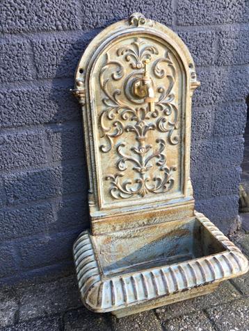 Fontaine murale, évier en fonte, vert-rouille., Enlèvement ou Envoi, Fonte, Fontaine