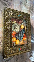 Ancienne Boîte à Biscuits Victoria –Métal Repoussé Doré 1950, Enlèvement ou Envoi, Comme neuf, Biscuits