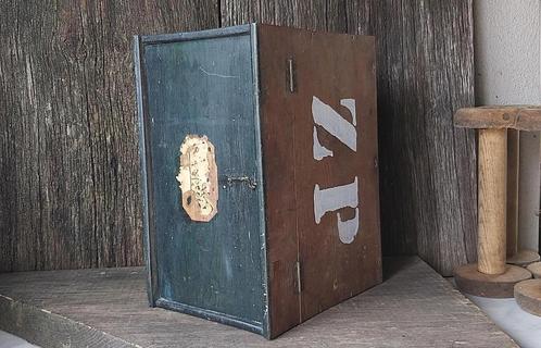 Bijzondere interessante oude franse houten (expeditie) kist, Antiek en Kunst, Antiek | Woonaccessoires, Ophalen of Verzenden