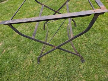 Vintage metalen onderstel voor tuintafel  beschikbaar voor biedingen