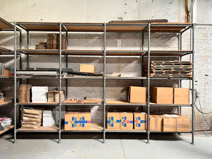 Steigerbuizen rek. (Leeg) 4,5m lang, 0,7m diep, 3,05m hoog, Doe-het-zelf en Bouw, IJzerwaren en Bevestigingsmiddelen, Ophalen
