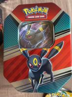 Umbreon Tin box + promo kaart + holo’s , trainers , legendar, Enlèvement, Comme neuf, Carte(s) à jouer