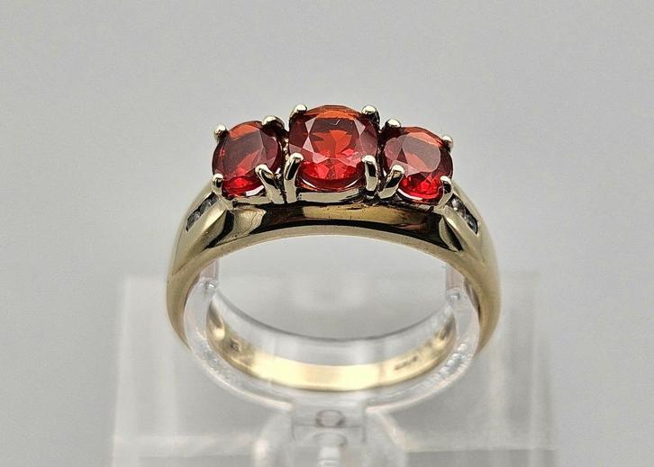 Gouden Vintage ring edelsteen granaat en diamant. 2025/355., Handtassen en Accessoires, Ringen, Zo goed als nieuw, Dame, 17 tot 18