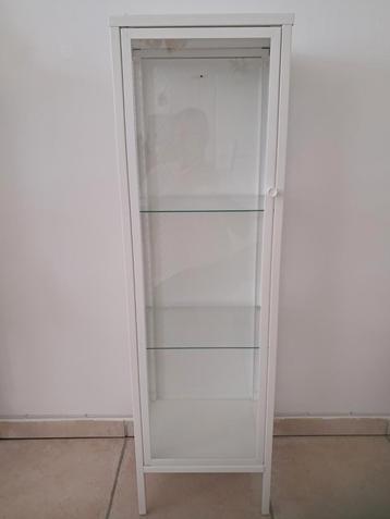 Metaal vitrine kastjes  beschikbaar voor biedingen