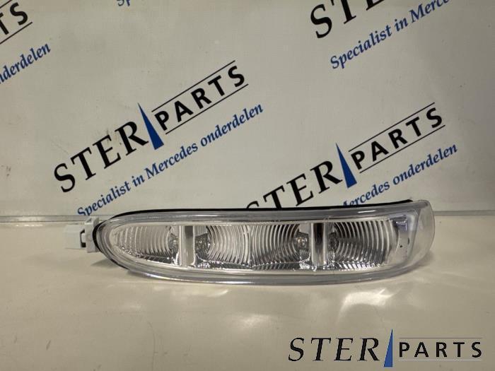 Feu clignotant de miroir droite d'un Mercedes SL, Autos : Pièces & Accessoires, Éclairage, Mercedes-Benz, Neuf, 12 mois de garantie