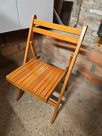 Vintage Mid Century opvouwbare houten stoel /

 beschikbaar voor biedingen