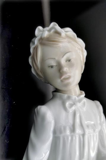 Porcelaine Nao Lladró – Figurine jeune fille - Années 70 beschikbaar voor biedingen