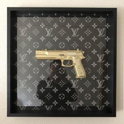 Rob VanMore - Golden war on Louis Vuitton, Antiek en Kunst, Kunst | Designobjecten, Ophalen of Verzenden