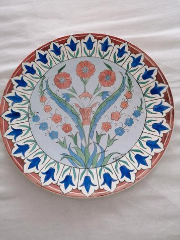 Sierbord in geëmailleerd aardewerk in Art Nouveau style  beschikbaar voor biedingen