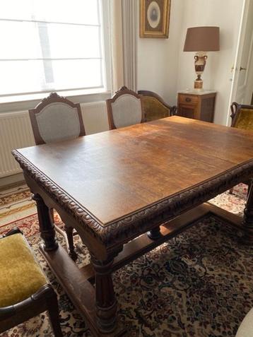 Massieve eiken uitschuifbare tafel 18 pers beschikbaar voor biedingen