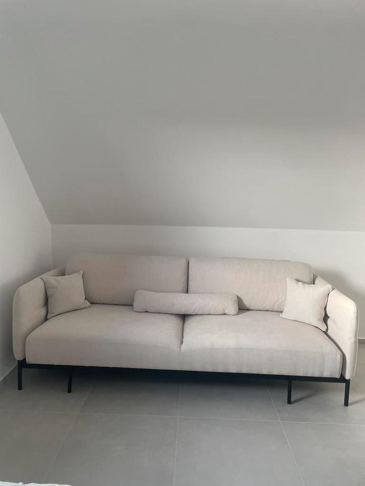 beige slaapbank / zetel omvormbaar tot bed - moderne stijl, Huis en Inrichting, Zetels | Zetels en Chaises Longues, Nieuw, Vierpersoons of meer