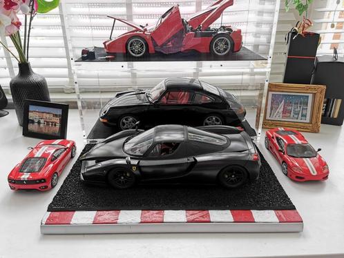 Ferrari Enzo Model 1:10 met display 46 cm Custom Made, Hobby en Vrije tijd, Modelauto's | 1:5 tot 1:12, Gebruikt, Auto, 1:9 t/m 1:12