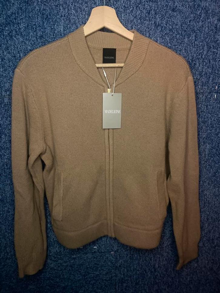 Gilet zippé Madeleine camel – maille fine - S / 36, Vêtements | Femmes, Pulls & Gilets, Neuf, Taille 36 (S), Beige, Enlèvement ou Envoi
