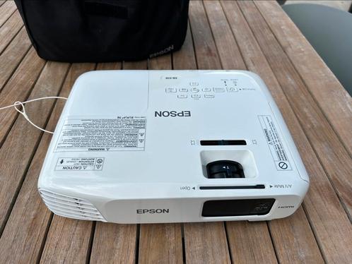 Beamer Epson wit + toebehoren (leuk voor cinema in de tuin), Audio, Tv en Foto, Beamers, Zo goed als nieuw, LCD, Ophalen