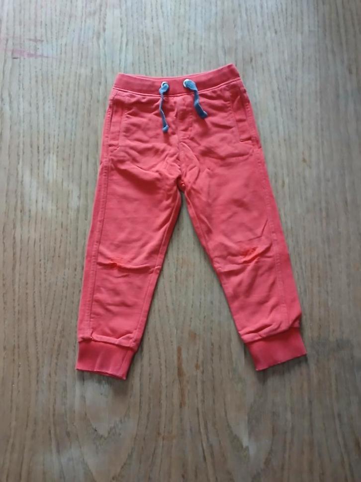 Rode s.Oliver joggingbroek – maat 104, Kinderen en Baby's, Kinderkleding | Maat 104, Gebruikt, Jongen, Broek, Ophalen of Verzenden