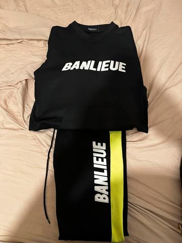Banlieue tracksuit  beschikbaar voor biedingen
