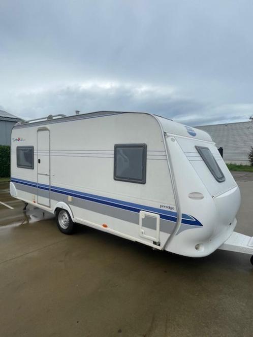 Hobby 495 UFE Prestige met voortent, Caravanes & Camping, Caravanes, Entreprise, jusqu'à 4, 1000 - 1250 kg, Banquette en rond