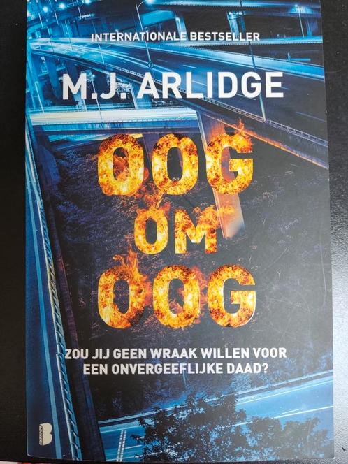M.J. Arlidge - Oog om oog, Livres, Thrillers, Comme neuf, Enlèvement ou Envoi