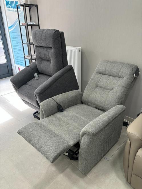 NIEUWE ELEKTRISCHE RELAX MET LIFTFUNCTIE | STOF | VOOR €495!, Huis en Inrichting, Zetels | Zetels, Nieuw, Stof, Ophalen of Verzenden