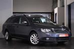 Skoda Superb SW 2.0 CR TDi Navi CruiseC Trekhaak Xenon, Auto's, Euro 5, Stof, Gebruikt, Zwart