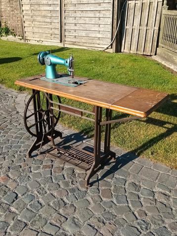 Singer naaimachine ( te repareren of voor het onderstel), Antiek en Kunst, Antiek | Naaimachines, Ophalen