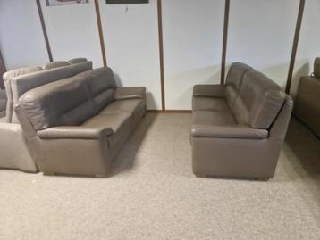 TAUPE BUFFELLEDEREN SALON 3 EN 3 ZIT beschikbaar voor biedingen