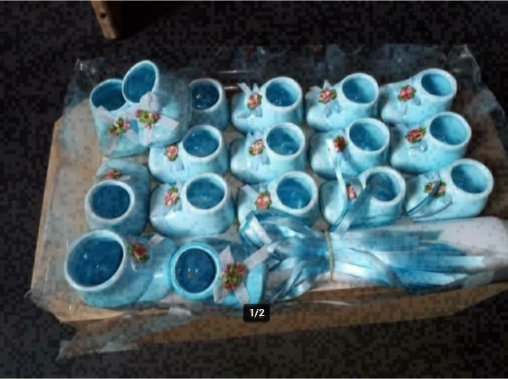 Nieuwe decoratie doopsuiker , lege blauwe schoentjes, Kinderen en Baby's, Kraamcadeaus en Geboorteborden, Zo goed als nieuw, Kraamcadeau