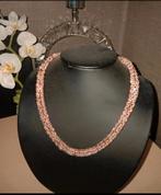 Mooie zalmkleurige halsketting, Bijoux, Sacs & Beauté, Colliers, Enlèvement, Comme neuf, Autres couleurs