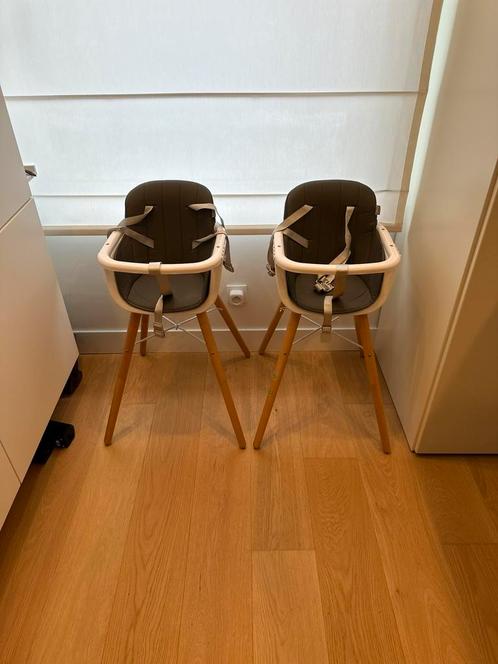Kinderstoel met houten poten en grojs kussen, Kinderen en Baby's, Kinderstoelen, Gebruikt, Ophalen