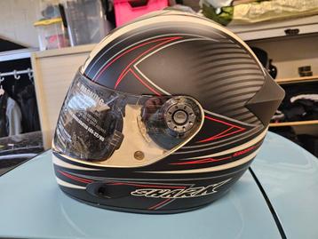 Helm in nieuwdtaat beschikbaar voor biedingen