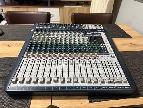 Soundcraft signature 16 mixer + tonijnkoffer, Muziek en Instrumenten, Mengpanelen, Zo goed als nieuw, Ophalen
