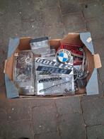 Oude auto emblemen, Ophalen