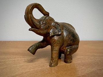 Art Deco bronzen zittende olifant gesigneerd Chenet  beschikbaar voor biedingen