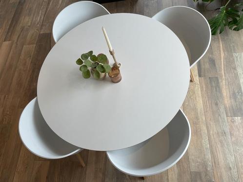 Ronde witte eettafel HAY in goede staat, Maison & Meubles, Tables | Tables à manger, Comme neuf, 100 à 150 cm, Quatre personnes