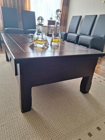 Salon tafel beschikbaar voor biedingen