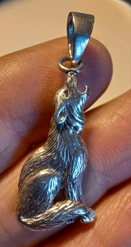 Grote zilveren hanger van een wolf, Handtassen en Accessoires, Kettinghangers, Zilver, Zilver, Ophalen of Verzenden