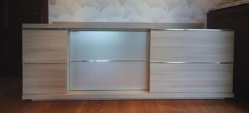 Moderne eetkamer dressoir + vitrinekast incl LED beschikbaar voor biedingen