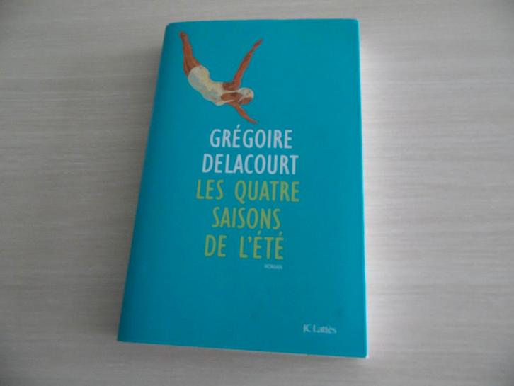 LES QUATRE SAISONS DE L'ÉTÉ GRÉGOIRE DELACOURT, Boeken, Romans, Zo goed als nieuw, Europa overig, Ophalen of Verzenden
