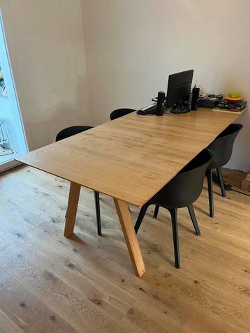 Eettafel uitrekbaar beschikbaar voor biedingen